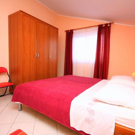 Apartments By The Sea Vinisce, Trogir - 5229 الغرفة الصورة