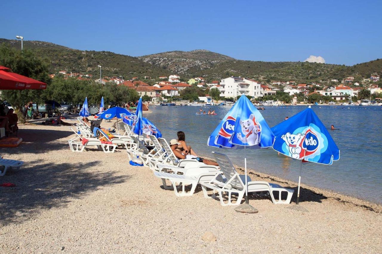 Apartments By The Sea Vinisce, Trogir - 5229 المظهر الخارجي الصورة