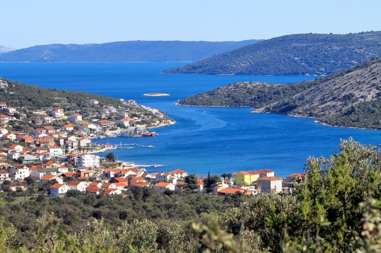 Apartments By The Sea Vinisce, Trogir - 5229 المظهر الخارجي الصورة