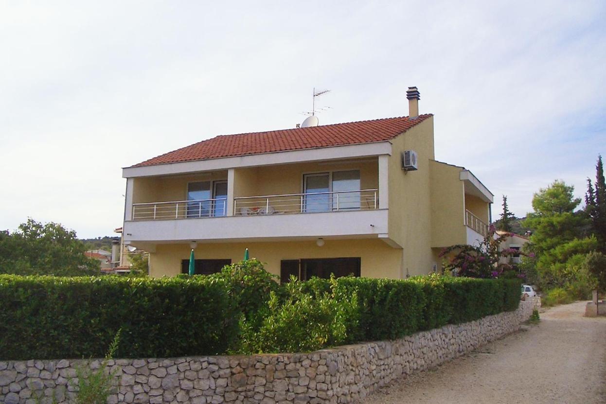 Apartments By The Sea Vinisce, Trogir - 5229 المظهر الخارجي الصورة