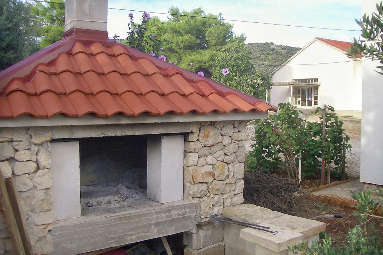 Apartments By The Sea Vinisce, Trogir - 5229 المظهر الخارجي الصورة
