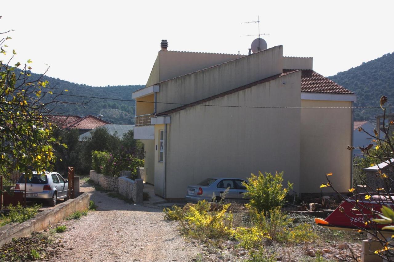 Apartments By The Sea Vinisce, Trogir - 5229 المظهر الخارجي الصورة