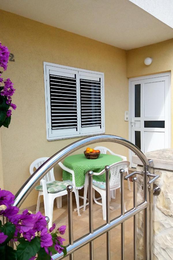 Apartments By The Sea Vinisce, Trogir - 5229 المظهر الخارجي الصورة