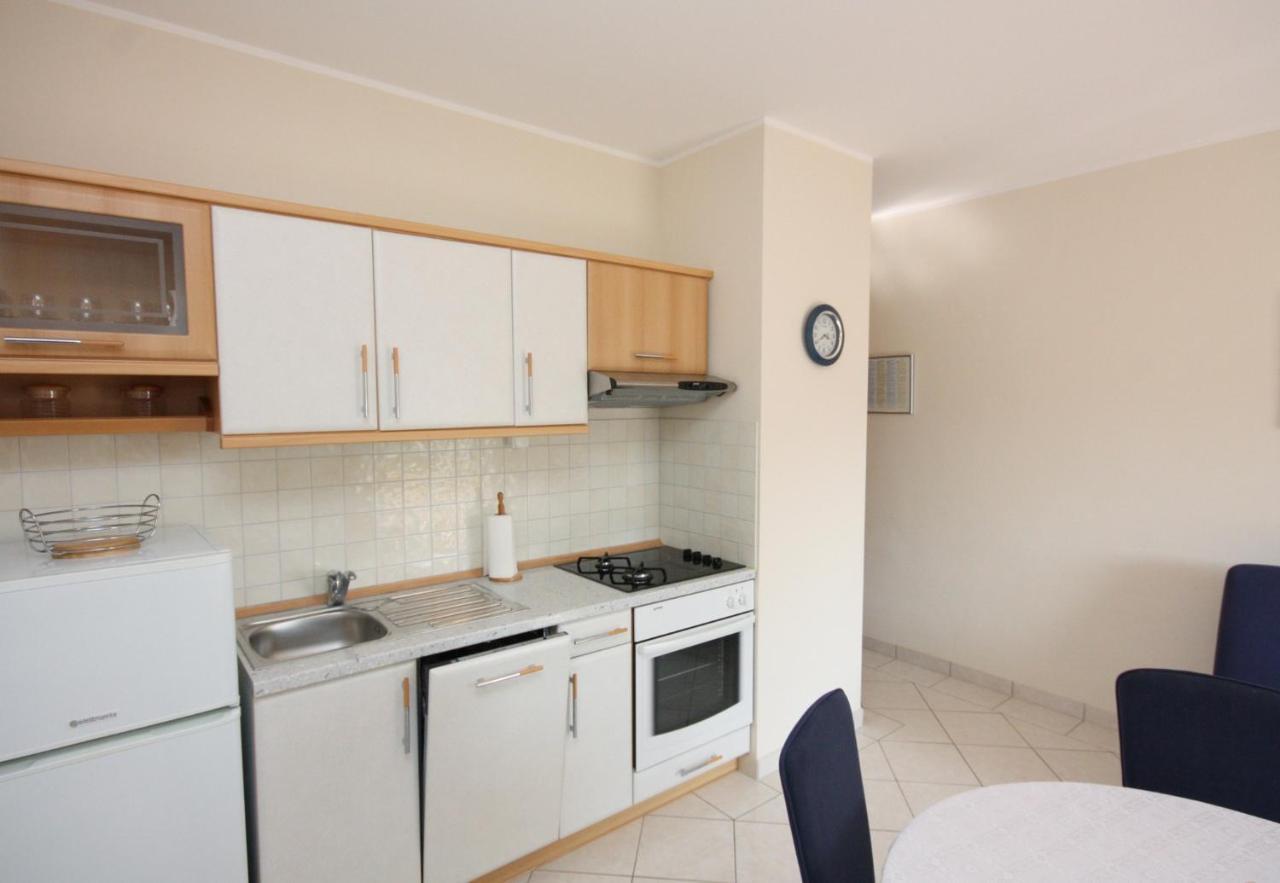 Apartments By The Sea Vinisce, Trogir - 5229 المظهر الخارجي الصورة