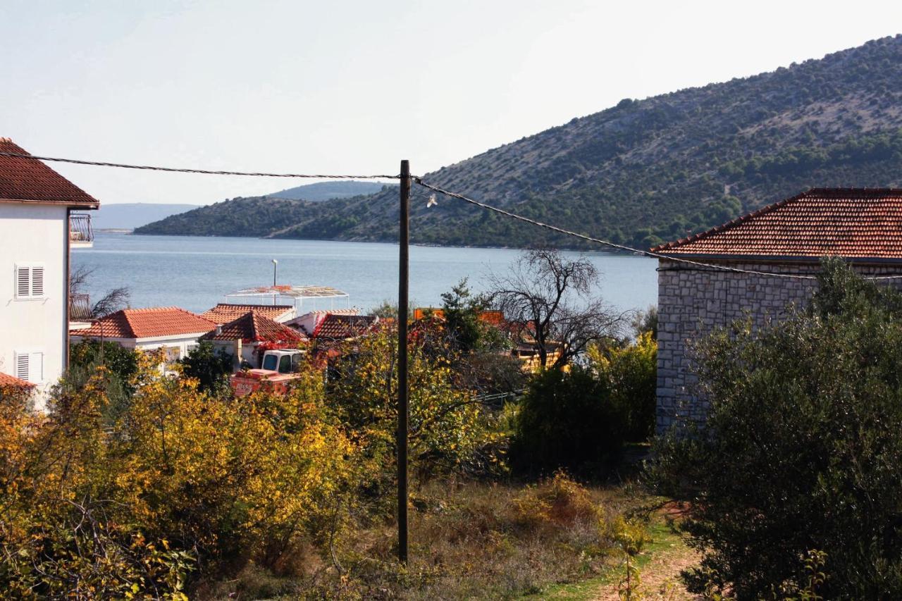 Apartments By The Sea Vinisce, Trogir - 5229 المظهر الخارجي الصورة