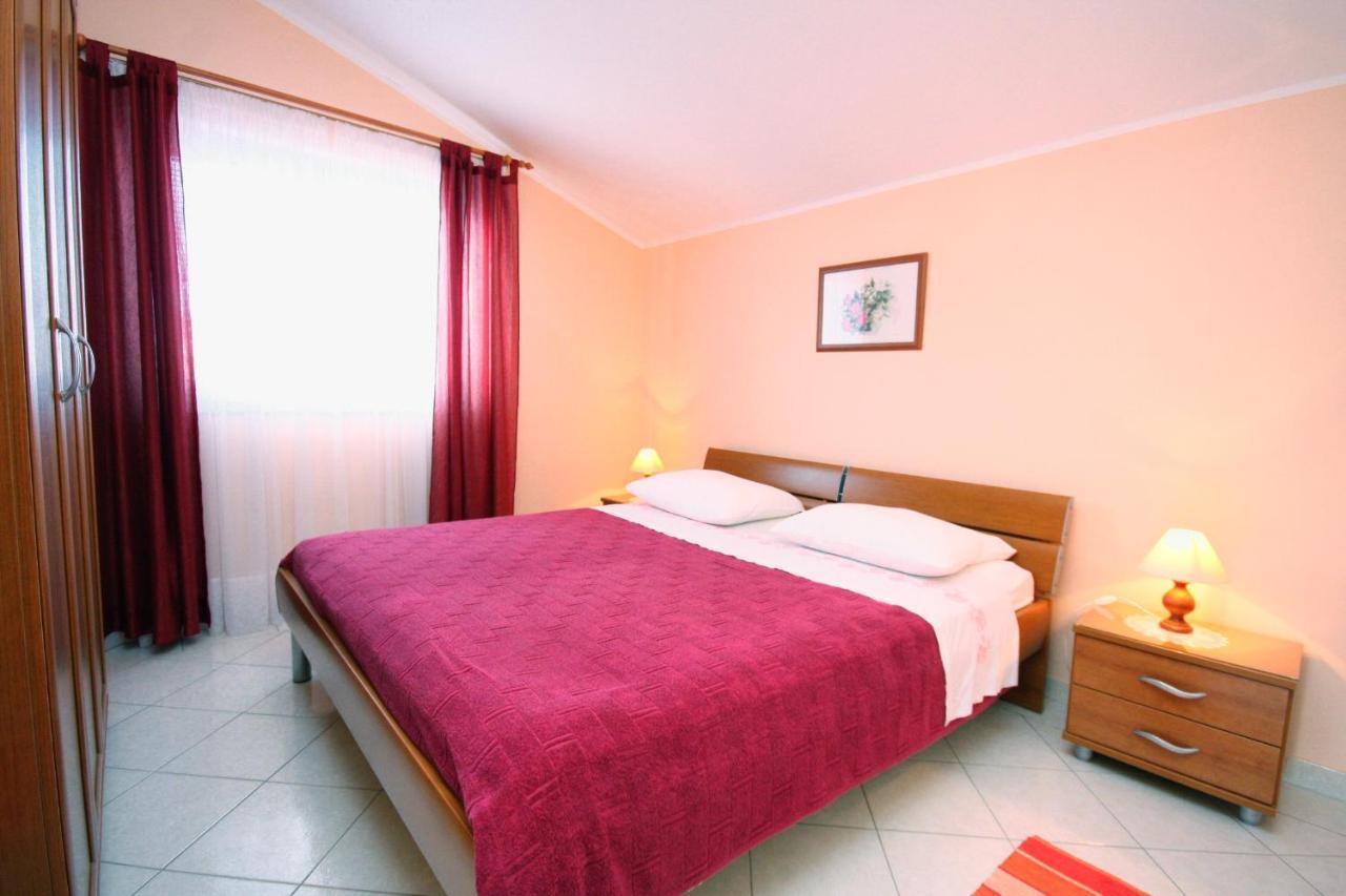 Apartments By The Sea Vinisce, Trogir - 5229 المظهر الخارجي الصورة