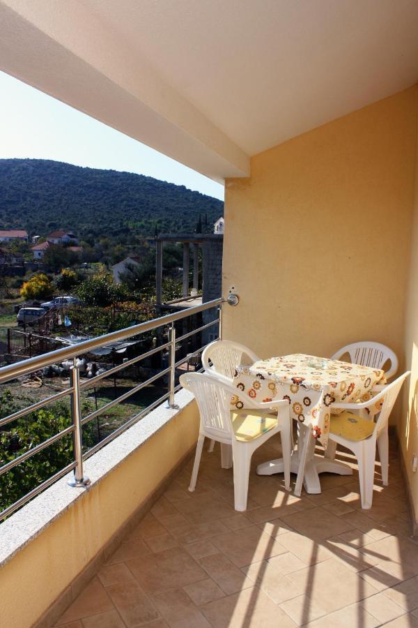 Apartments By The Sea Vinisce, Trogir - 5229 المظهر الخارجي الصورة