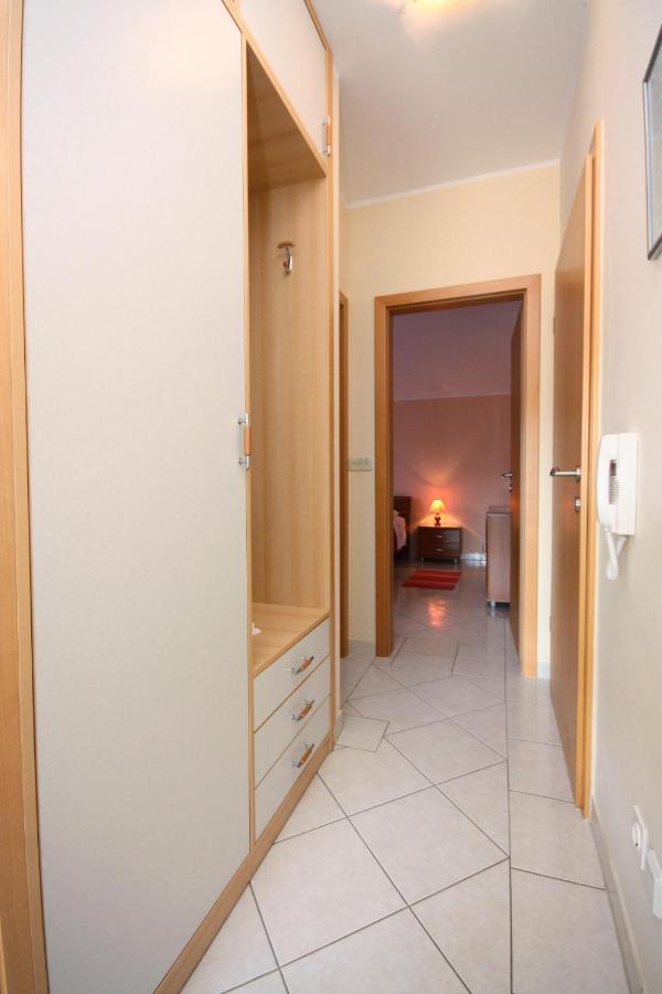 Apartments By The Sea Vinisce, Trogir - 5229 المظهر الخارجي الصورة