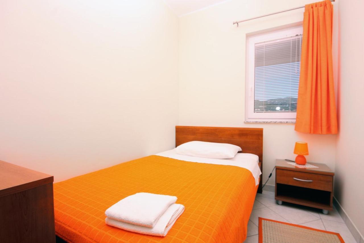 Apartments By The Sea Vinisce, Trogir - 5229 المظهر الخارجي الصورة