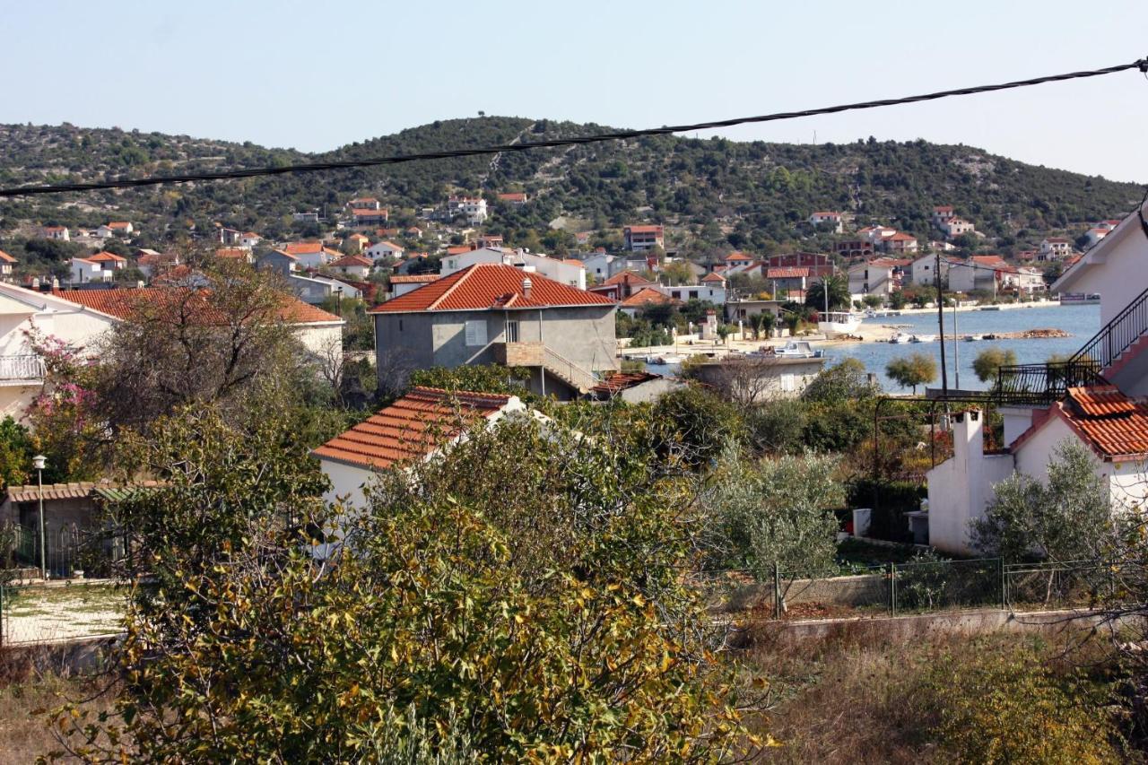 Apartments By The Sea Vinisce, Trogir - 5229 المظهر الخارجي الصورة