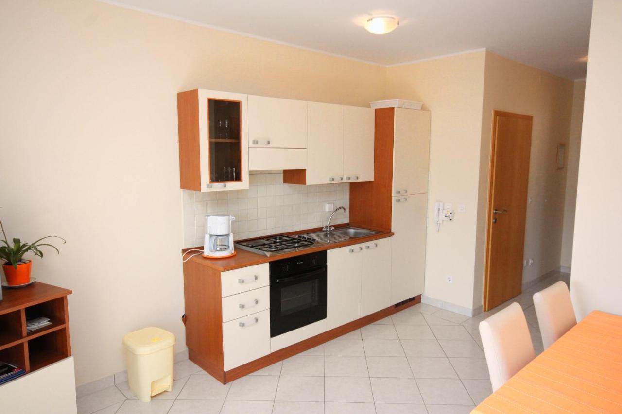 Apartments By The Sea Vinisce, Trogir - 5229 المظهر الخارجي الصورة
