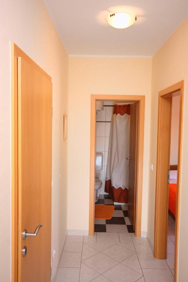 Apartments By The Sea Vinisce, Trogir - 5229 المظهر الخارجي الصورة