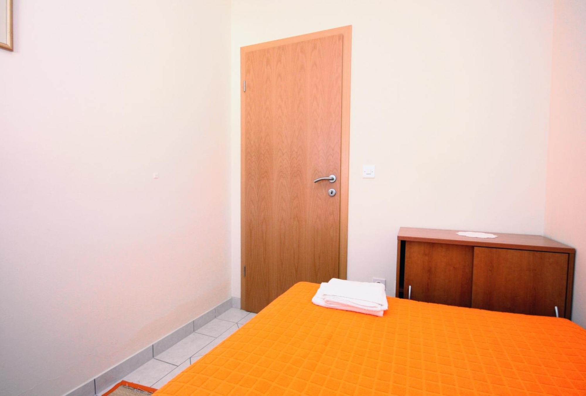 Apartments By The Sea Vinisce, Trogir - 5229 الغرفة الصورة